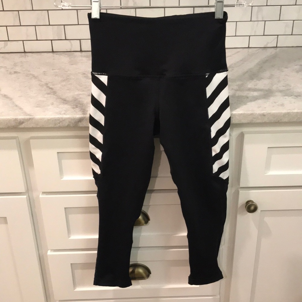 Vimmia Bumble Panel Crop‎ Leggings Womens Size XS Black White Made in USA Yoga